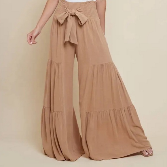 Saints and Hearts Pants - NWT Tan Smocking Waist Tier Wide Pants by Saints and Hearts size Large